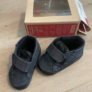 Black/Grey Vans Infant Sk8-Hi crib shoes, with box
